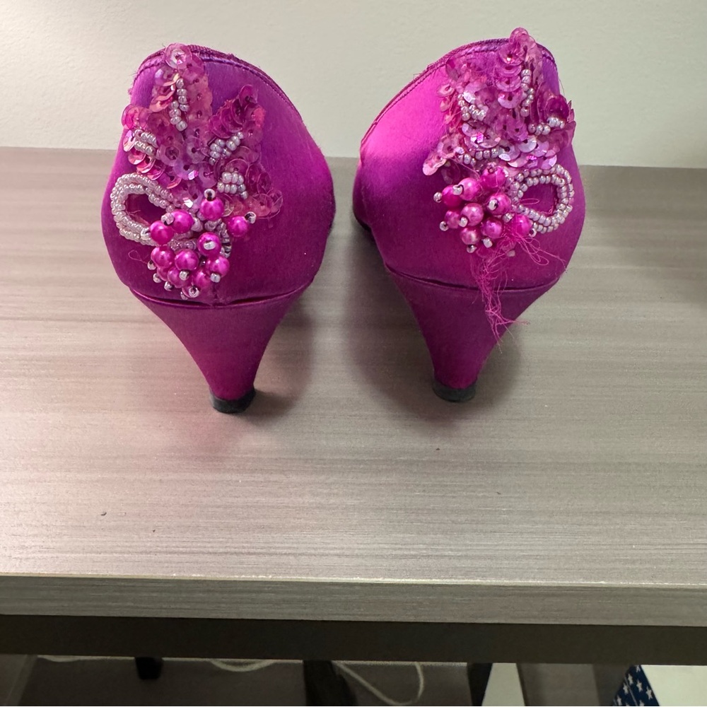 💖 Marionat Vintage Beaded Fuchsia Satin Heels — Size 7 - Picture 4 of 10
